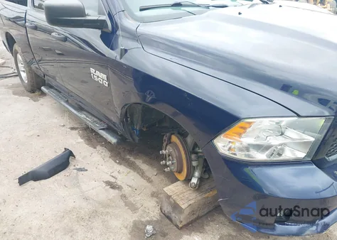 2017 Ram 1500 Express 4X4 6'4 Box z USA, uszkodzony, nr VIN 1C6RR7FG4HS733587